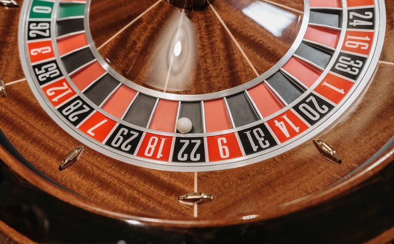 Online Casino: Spielautomaten und Live-Spiele im Überblick