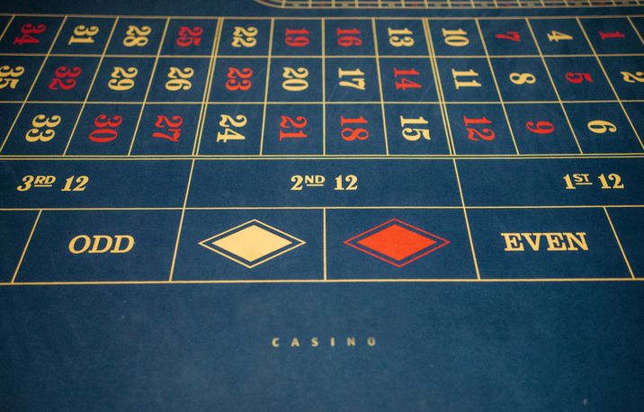 Online Casino: Spielautomaten und Live-Spiele im Überblick