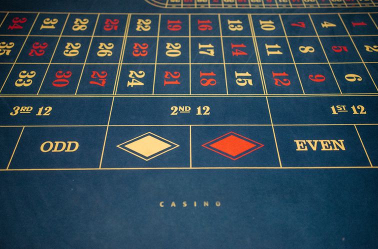 Online Casino: Spielautomaten und Live-Spiele im Überblick