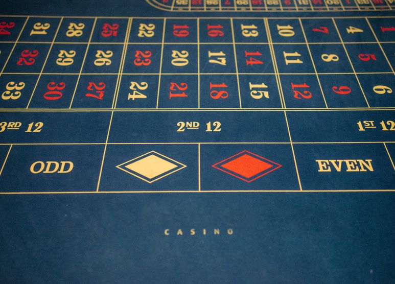 Online Casino: Spielautomaten und Live-Spiele im Überblick
