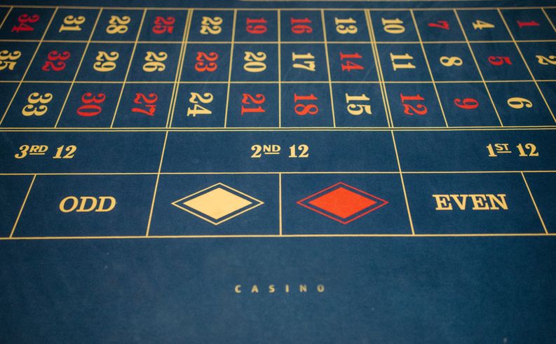 Online Casino: Spielautomaten und Live-Spiele im Überblick