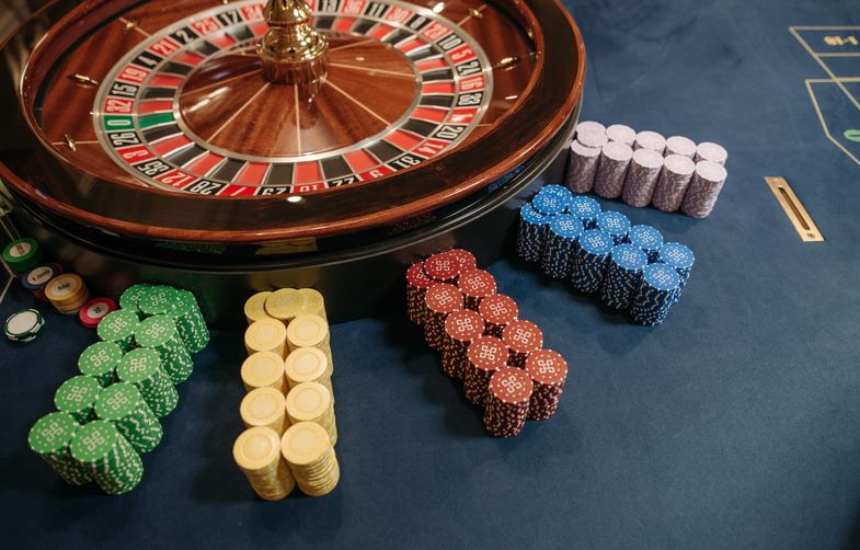 Online Casino: Spielautomaten und Live-Spiele im Überblick