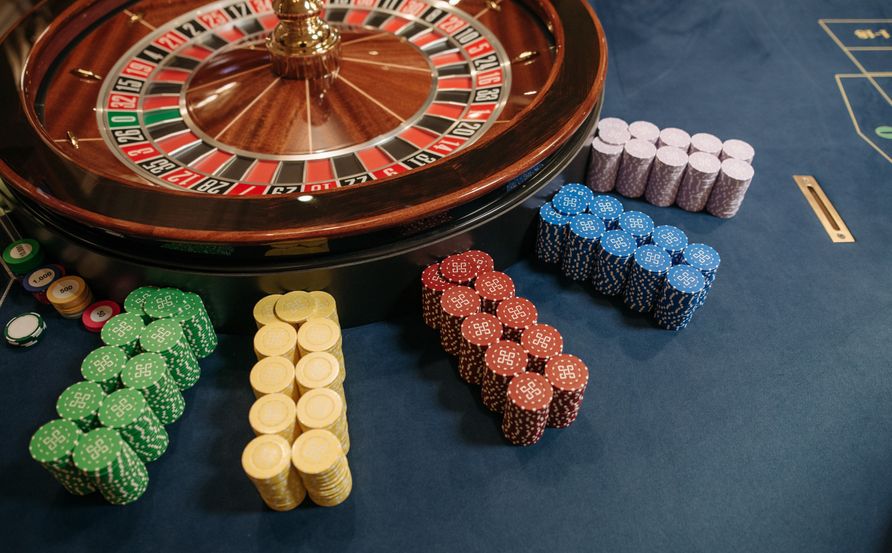 Online Casino: Spielautomaten und Live-Spiele im Überblick