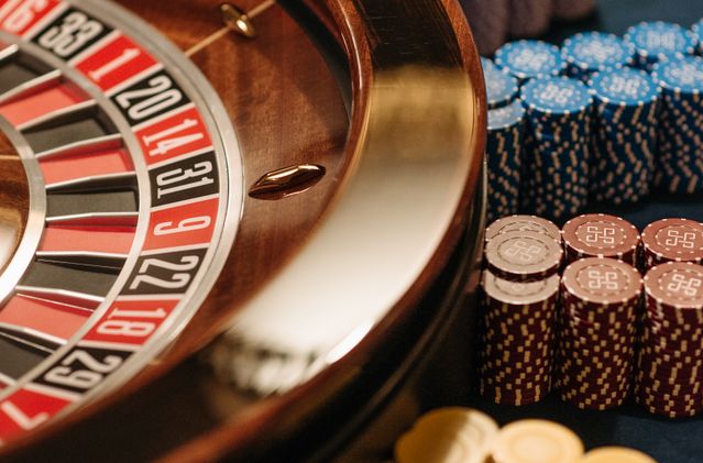 Online Casino: Spielautomaten und Live-Spiele im Überblick
