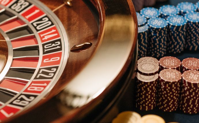 Online Casino: Spielautomaten und Live-Spiele im Überblick