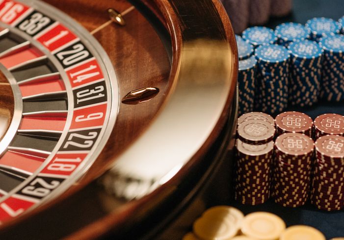 Online Casino: Spielautomaten und Live-Spiele im Überblick