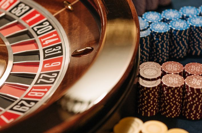 Online Casino: Spielautomaten und Live-Spiele im Überblick