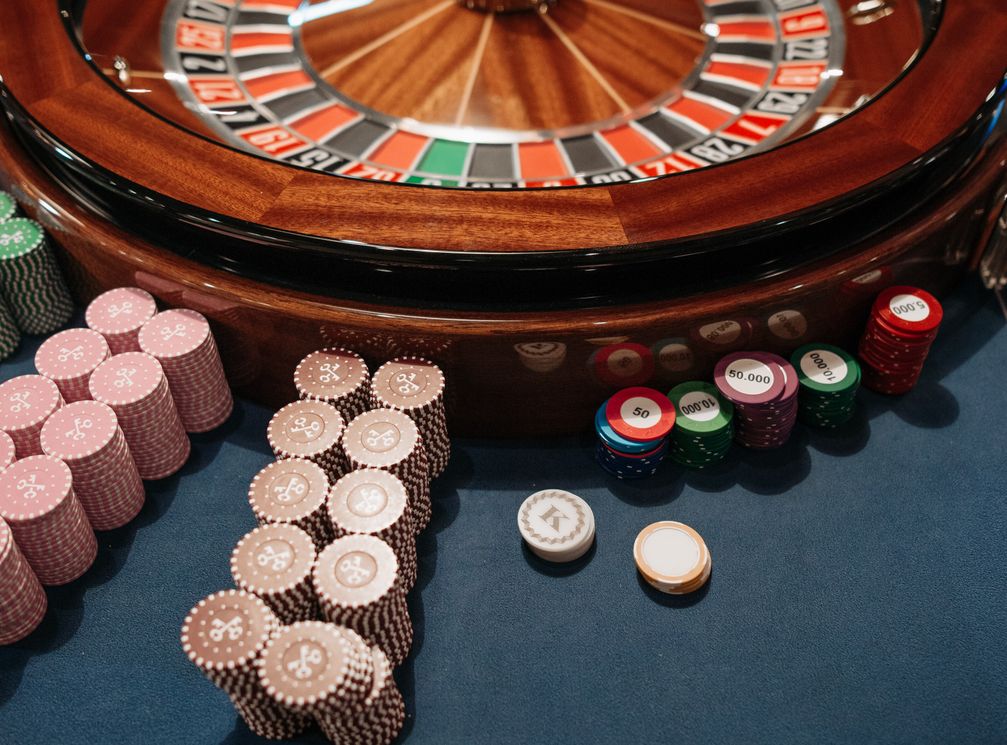 Online Casino: Spielautomaten und Live-Spiele im Überblick