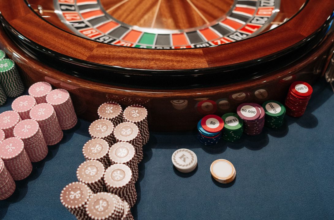 Online Casino: Spielautomaten und Live-Spiele im Überblick
