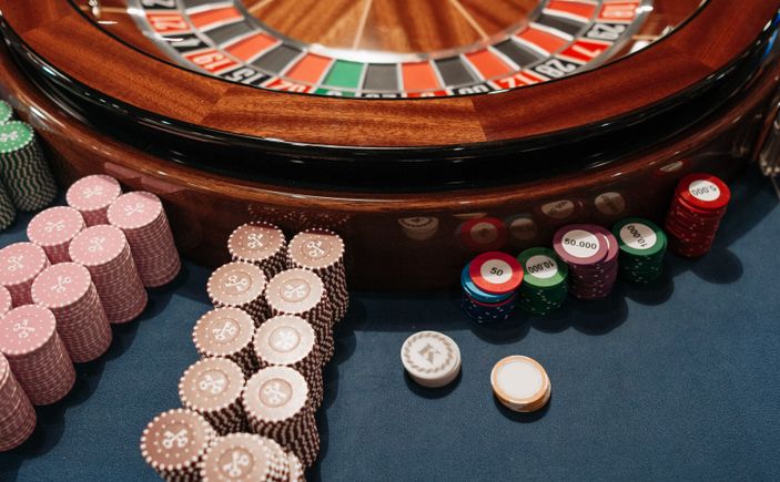 Online Casino: Spielautomaten und Live-Spiele im Überblick