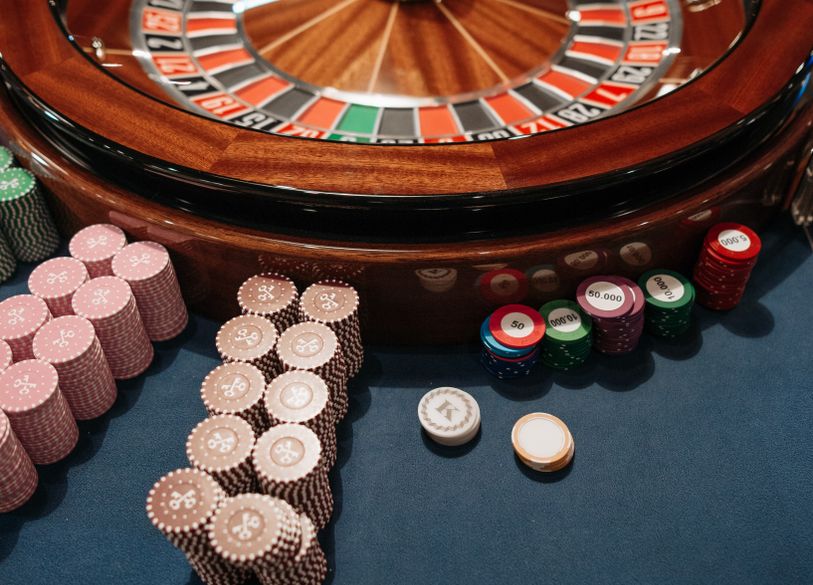 Online Casino: Spielautomaten und Live-Spiele im Überblick