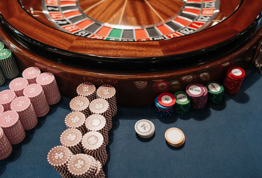 Crash Games und Game Shows im Online Casino mit Kurven und Live Moderatoren