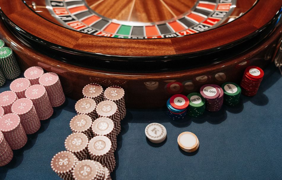 Online Casino: Spielautomaten und Live-Spiele im Überblick