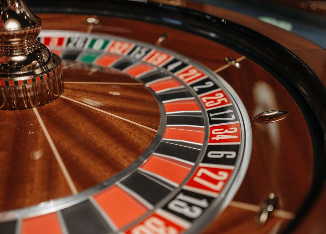 Online Casino: Spielautomaten und Live-Spiele im Überblick