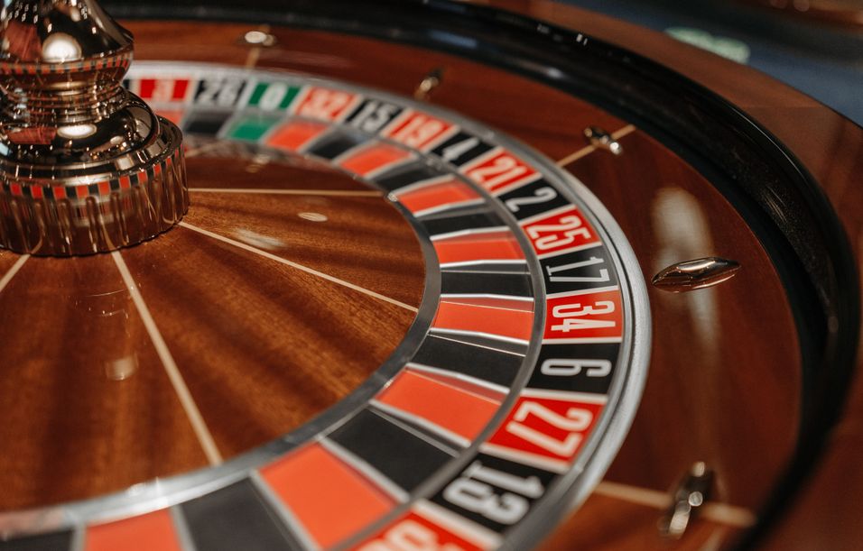 Online Casino: Spielautomaten und Live-Spiele im Überblick