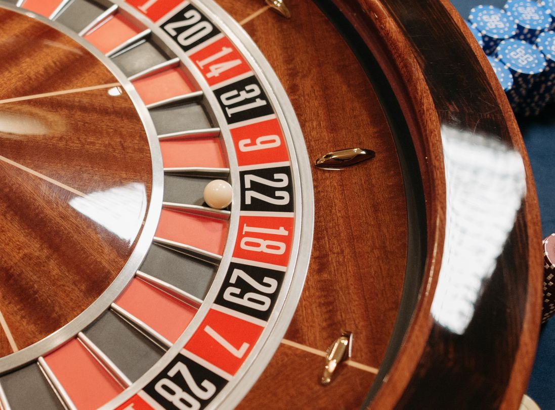 Online Casino: Spielautomaten und Live-Spiele im Überblick
