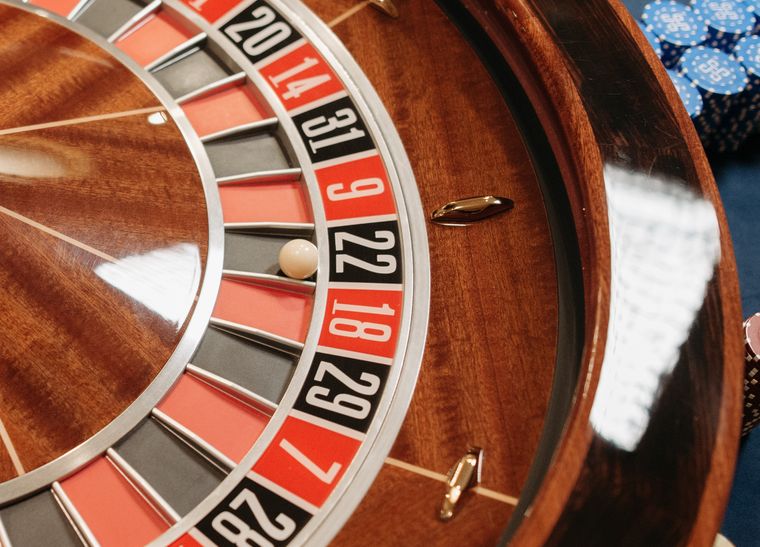 Online Casino: Spielautomaten und Live-Spiele im Überblick