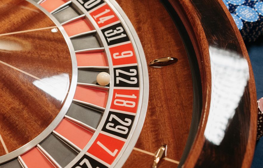 Online Casino: Spielautomaten und Live-Spiele im Überblick