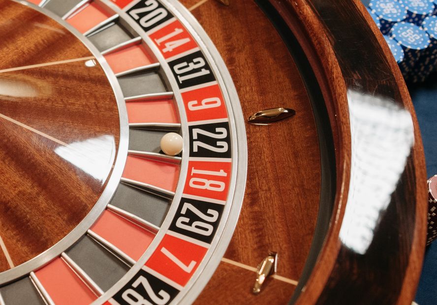 Online Casino: Spielautomaten und Live-Spiele im Überblick