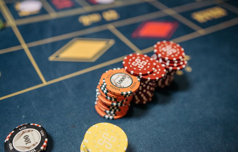 Online Casino: Spielautomaten und Live-Spiele im Überblick