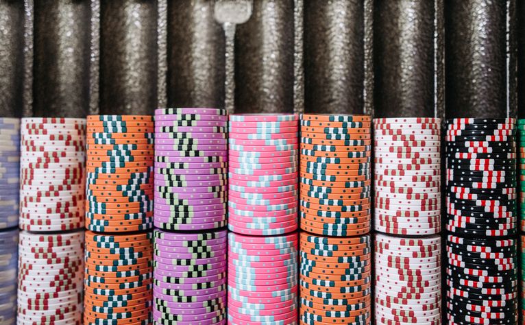 Online Casino: Spielautomaten und Live-Spiele im Überblick