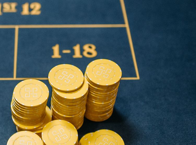 Roulette-Tisch mit verschiedenen Einsatzmöglichkeiten