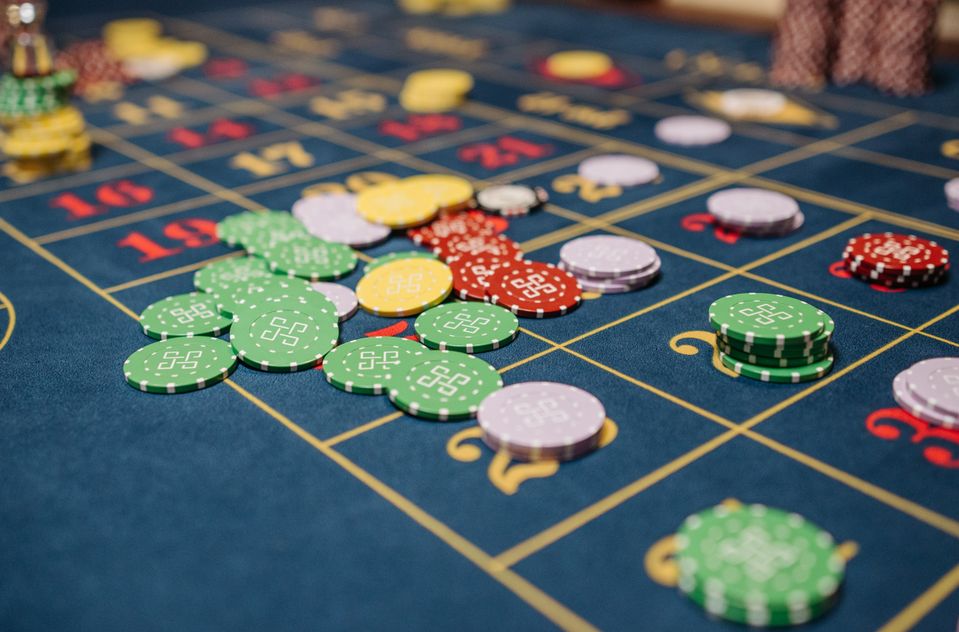 Online Casino: Spielautomaten und Live-Spiele im Überblick