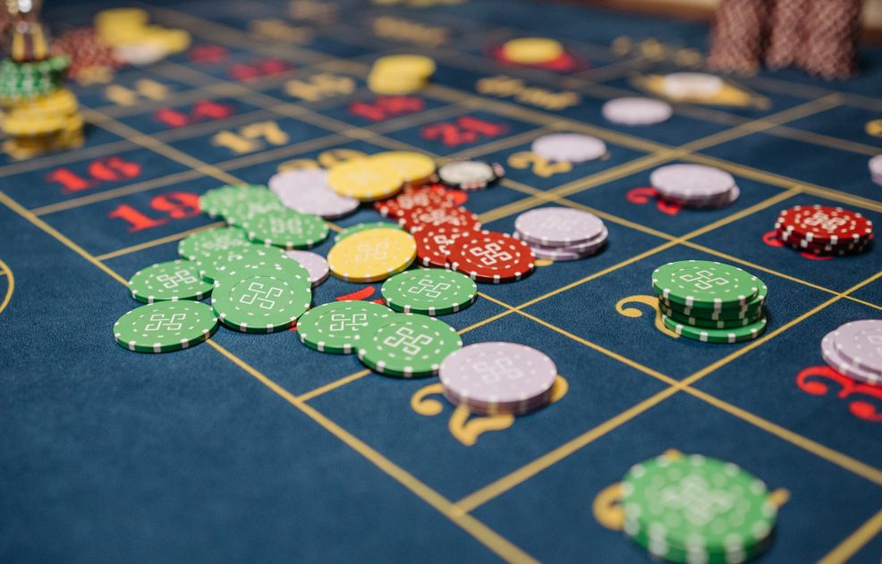 Online Casino: Spielautomaten und Live-Spiele im Überblick