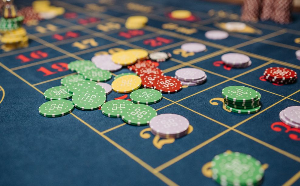 Online Casino: Spielautomaten und Live-Spiele im Überblick
