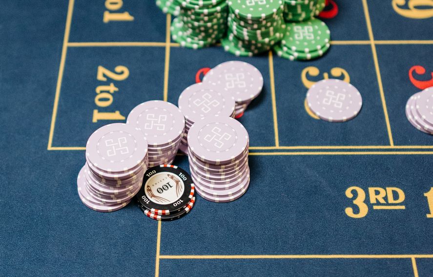 Online Casino: Spielautomaten und Live-Spiele im Überblick