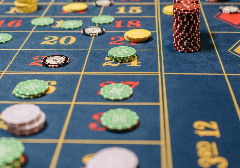 Online Casino: Spielautomaten und Live-Spiele im Überblick