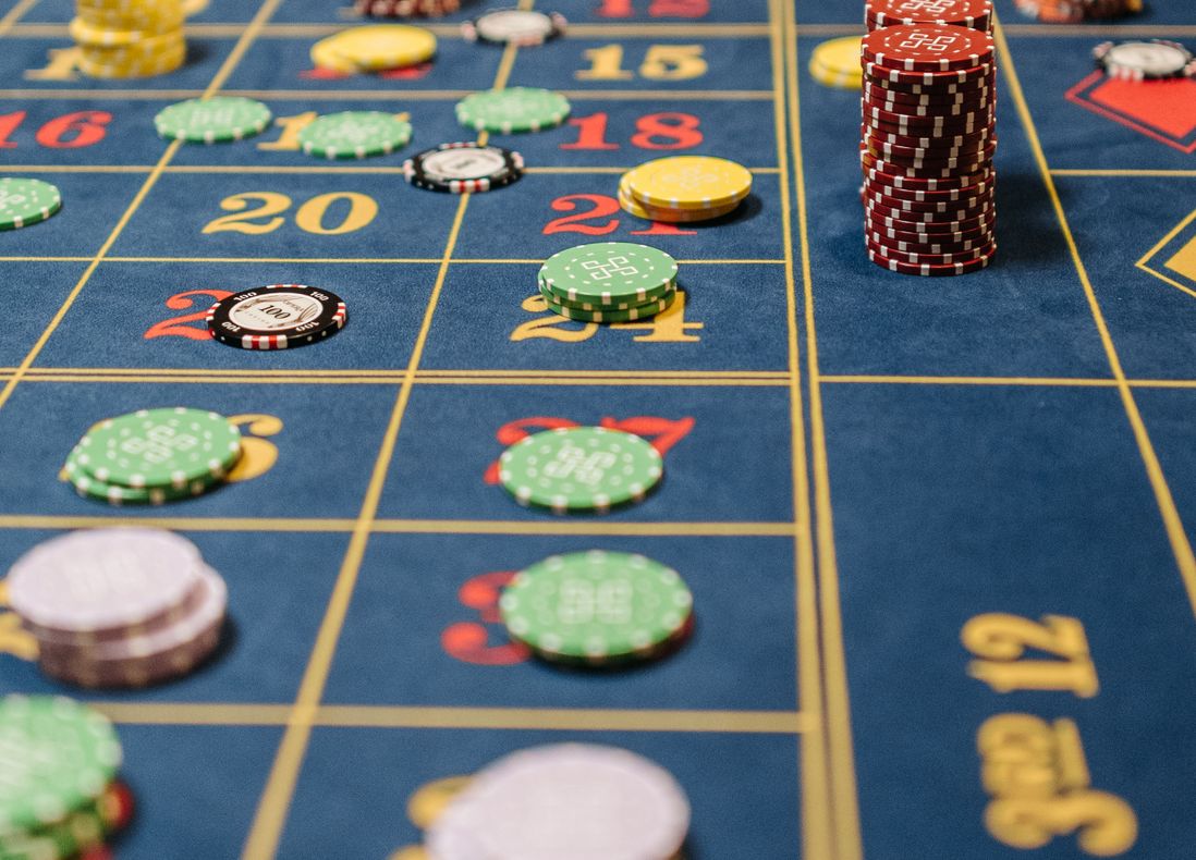 Online Casino: Spielautomaten und Live-Spiele im Überblick
