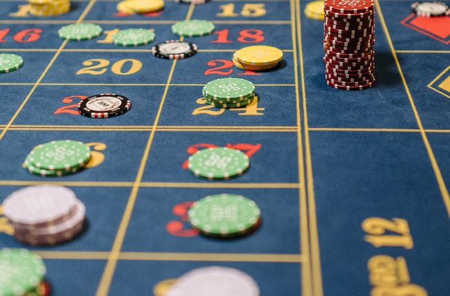 Online Casino: Spielautomaten und Live-Spiele im Überblick
