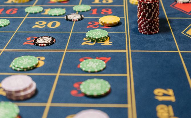 Online Casino: Spielautomaten und Live-Spiele im Überblick