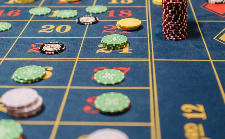 Online Casino: Spielautomaten und Live-Spiele im Überblick