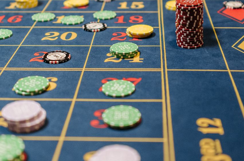 Online Casino: Spielautomaten und Live-Spiele im Überblick