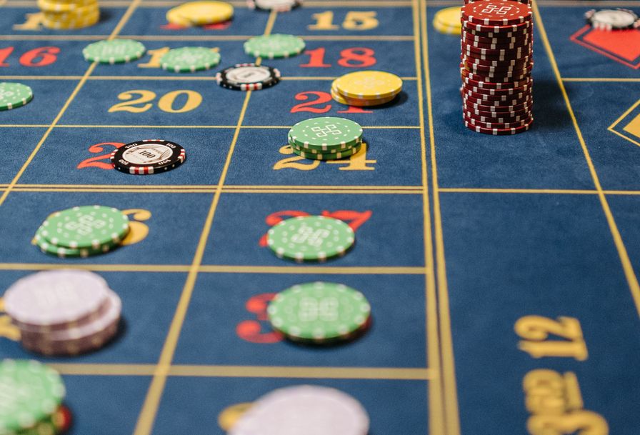 Online Casino: Spielautomaten und Live-Spiele im Überblick