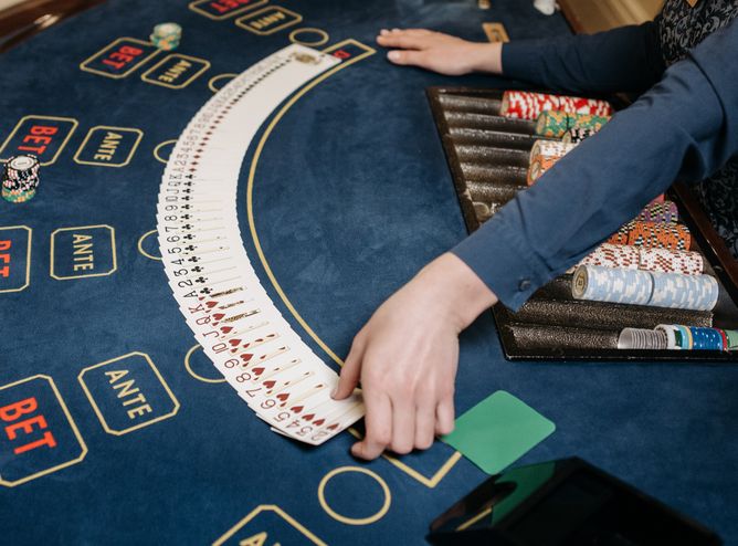 Online Casino: Spielautomaten und Live-Spiele im Überblick