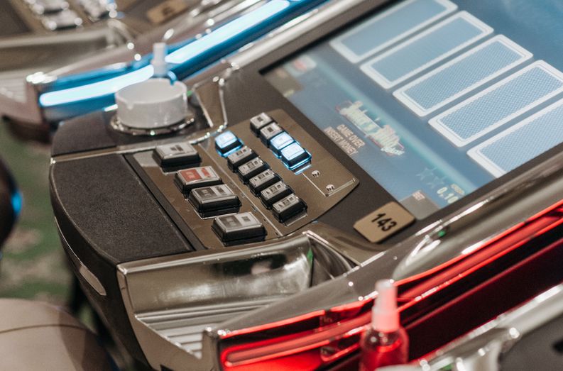 Online Casino: Spielautomaten und Live-Spiele im Überblick