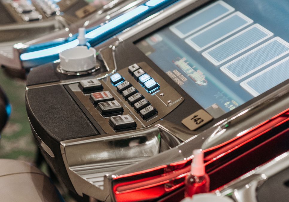 Online Casino: Spielautomaten und Live-Spiele im Überblick