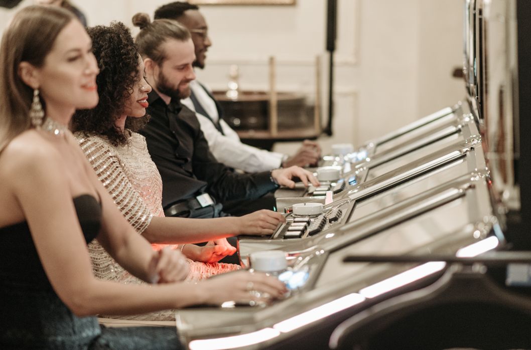 Online Casino: Spielautomaten und Live-Spiele im Überblick