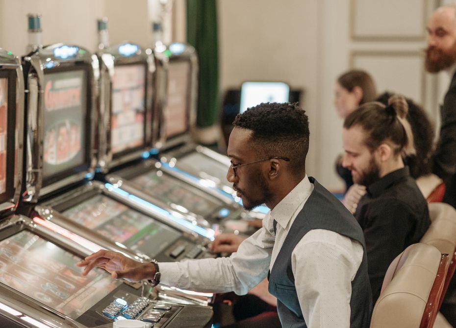 Online Casino: Spielautomaten und Live-Spiele im Überblick