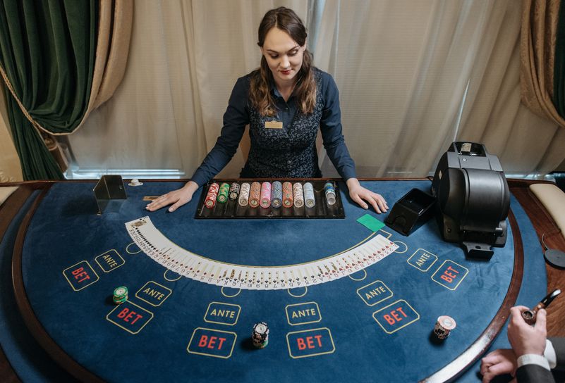 Online Casino Turnier mit Spielern und großen Gewinnen