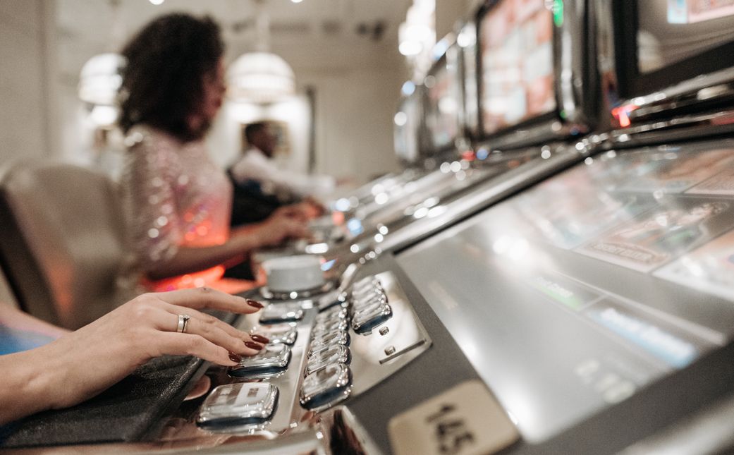 Vergleich von Cashback und Reload Bonus im Online Casino