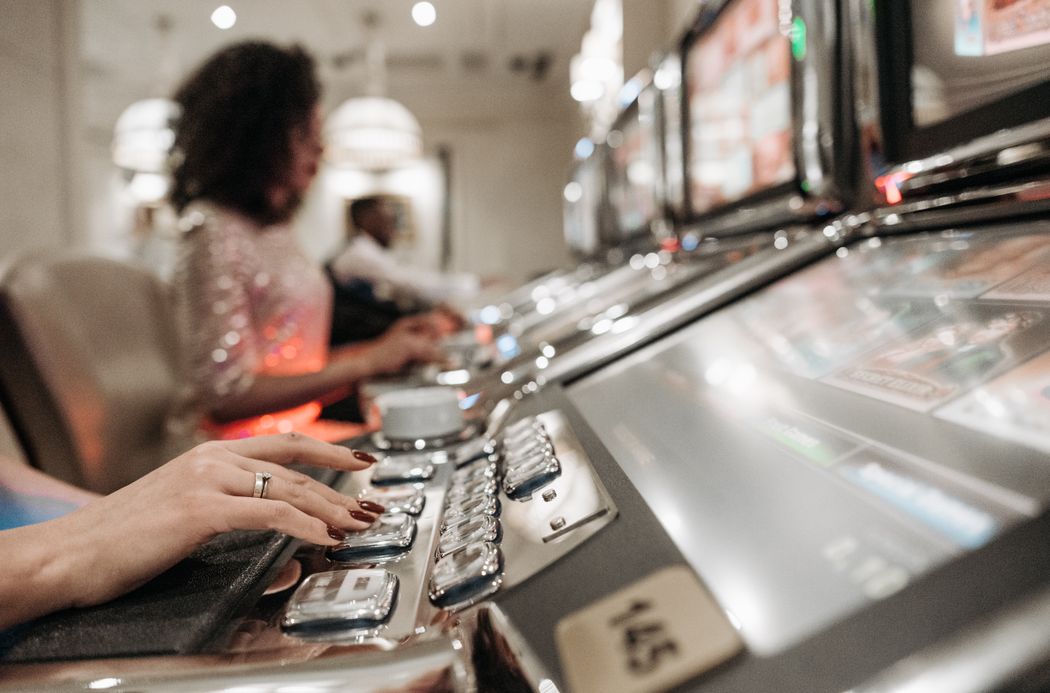 Online Casino: Spielautomaten und Live-Spiele im Überblick
