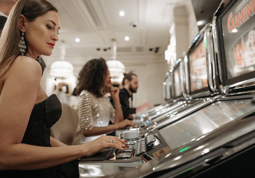 Online Casino: Spielautomaten und Live-Spiele im Überblick