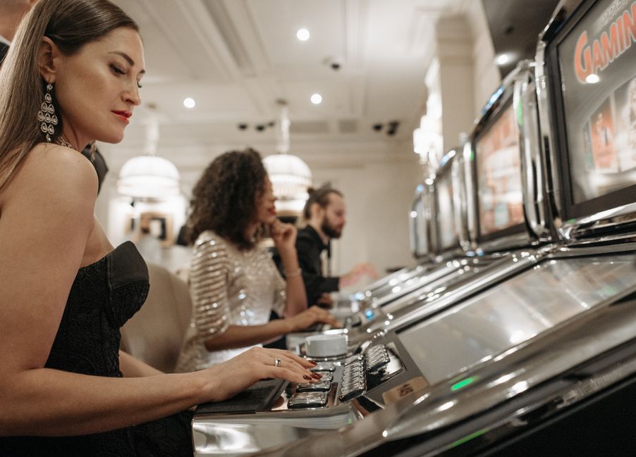 Online Casino: Spielautomaten und Live-Spiele im Überblick