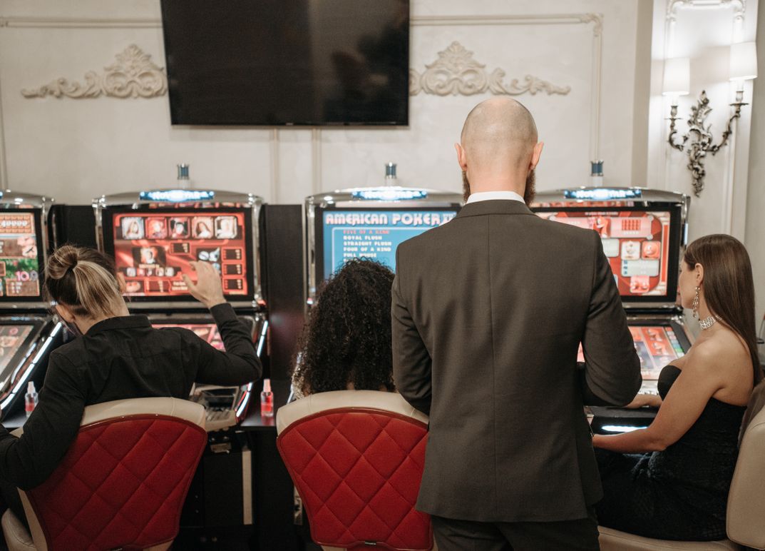Online Casino: Spielautomaten und Live-Spiele im Überblick
