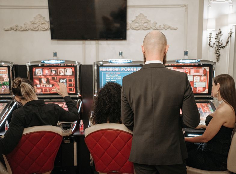 Online Casino: Spielautomaten und Live-Spiele im Überblick