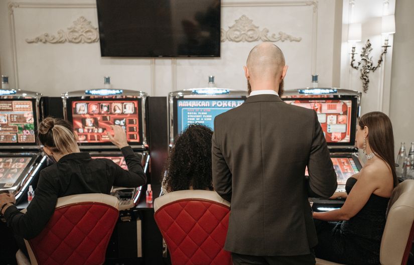 Online Casino: Spielautomaten und Live-Spiele im Überblick